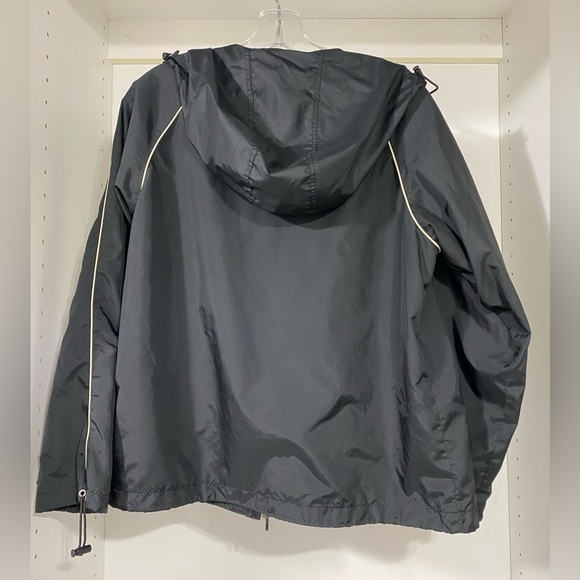Uniqlo windbreaker - Picture 5 of 11